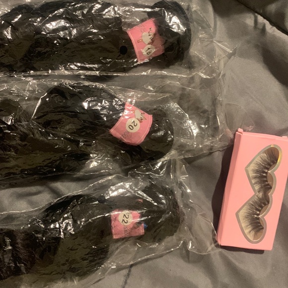 Body wave bundles 18,20,22 inch these bundles also can be dyed